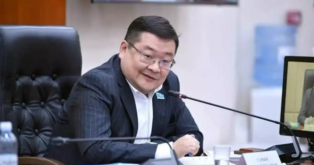  Депутат Сарым призвал не включать лишенных прав в амнистию 