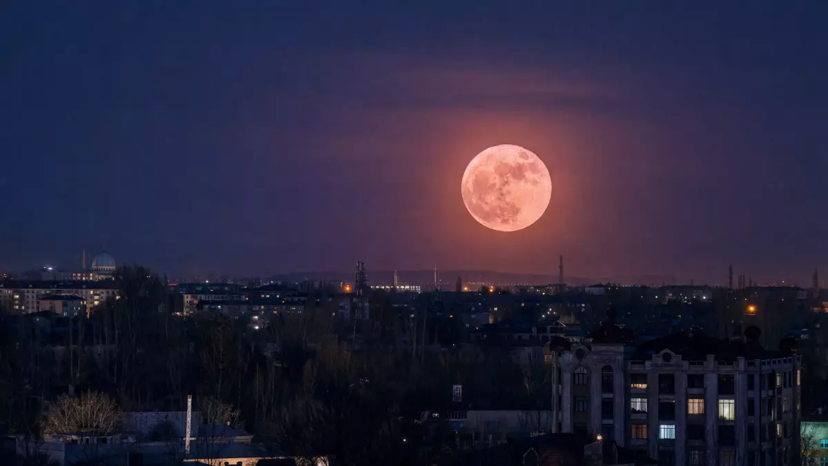 Розовая Луна 2 апреля: когда смотреть полнолуние в Казахстане