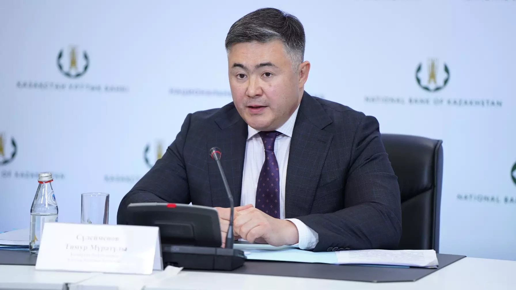 «Доллармен ойлауды доғарыңыздар…»: Ұлттық банк төрағасы халыққа тың үндеу жасады (ВИДЕО)