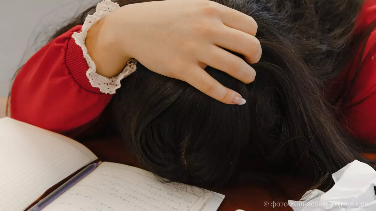 «Бәріне өзің кінәлісің»: Алматыда зорланған 13 жастағы оқушы қызға қысым көрсетілген