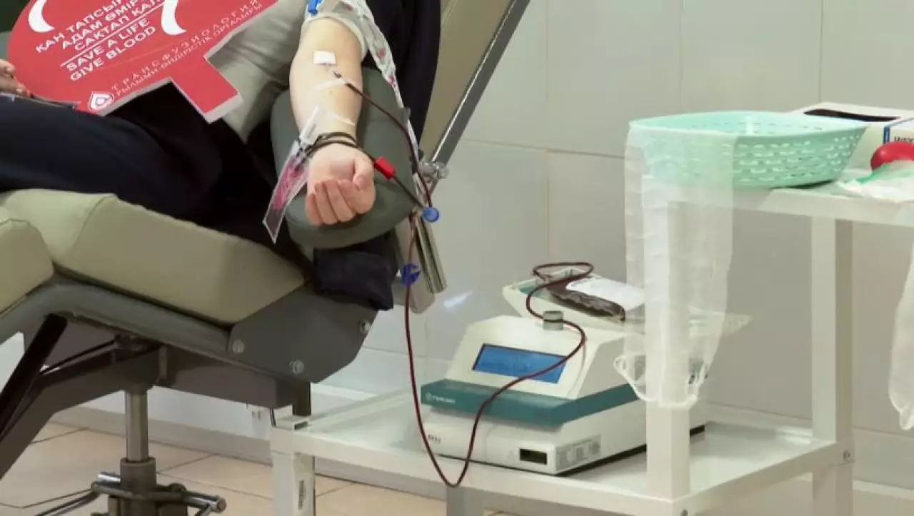 Число доноров крови снижается в Казахстане