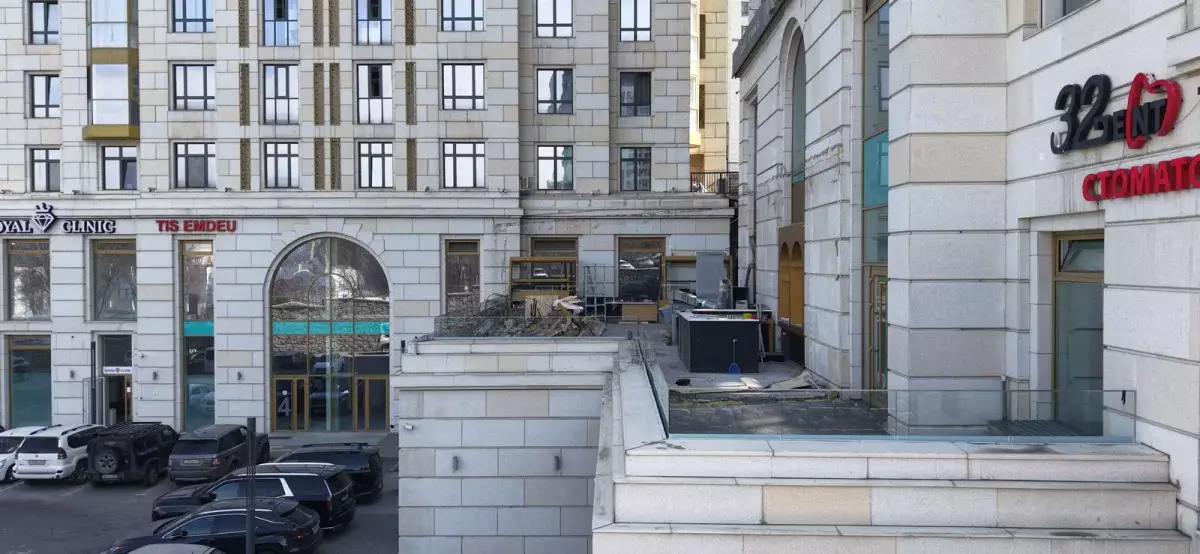 Алматының орталығындағы мейрамхана террасасы сот шешімімен бұзылды