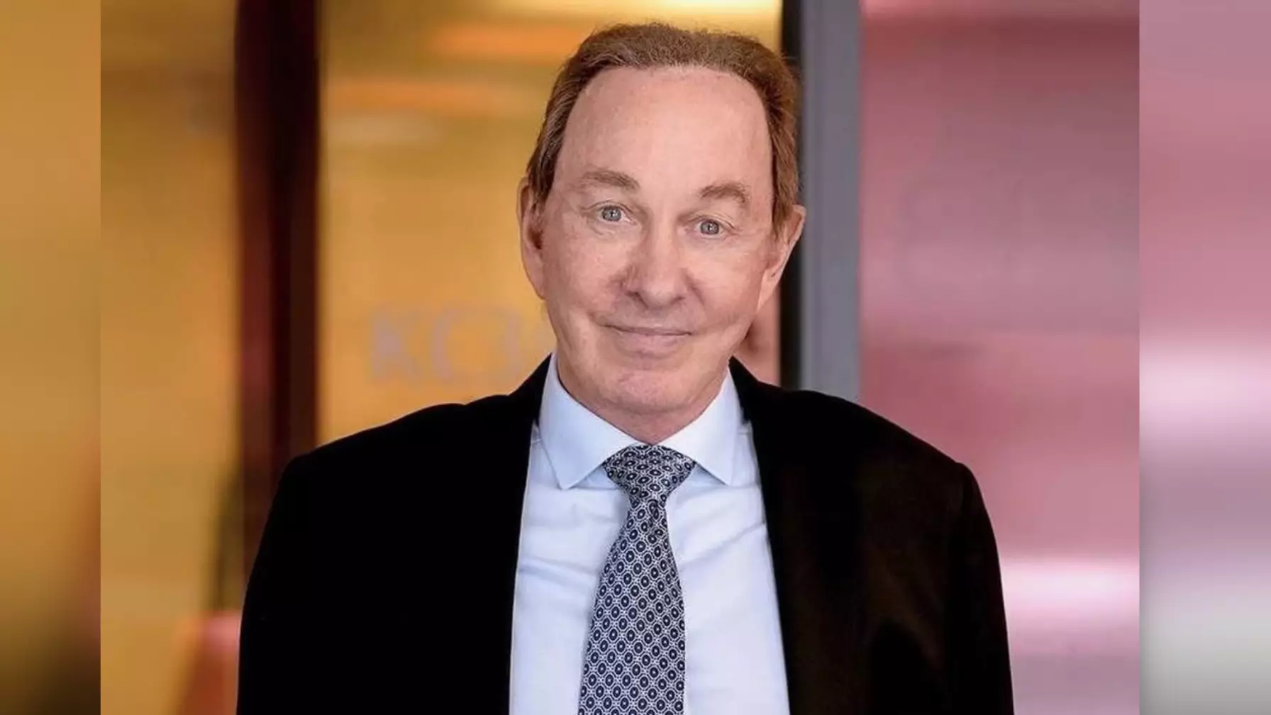 «Air Astana басшысы Питер Фостер қызметінен кетті»: Енді компанияны кім басқарады?