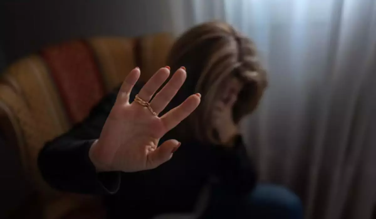 "Есіктің сыртында ұлы күтіп тұрған": Шымкентте базар басшысы саудагер әйелді зорлады деген күдікке ілінді