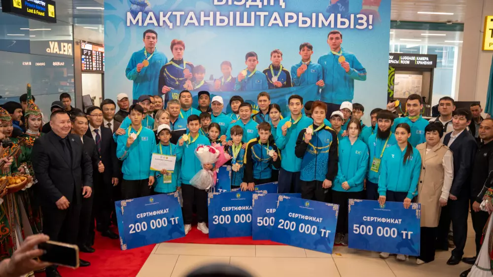 Ушудан әлем чемпионатында тарихи нәтиже көрсеткен спортшылар елге оралды