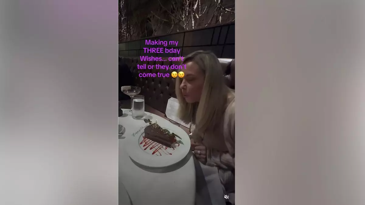 Видео с днем рождения Кейт Госселин дает фанатам намек на бойфренда, которого она скрывала от камер.