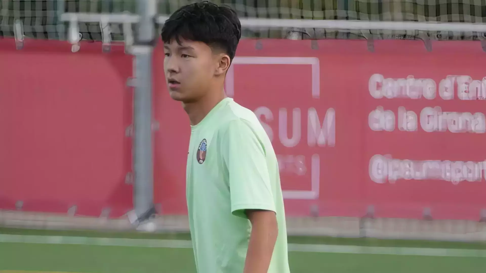 Казахстанец подписал контракт с «Барселоной»