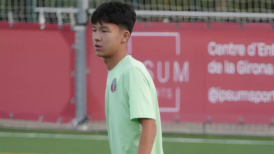 "Барселона" впервые в истории подписала казахстанского футболиста 