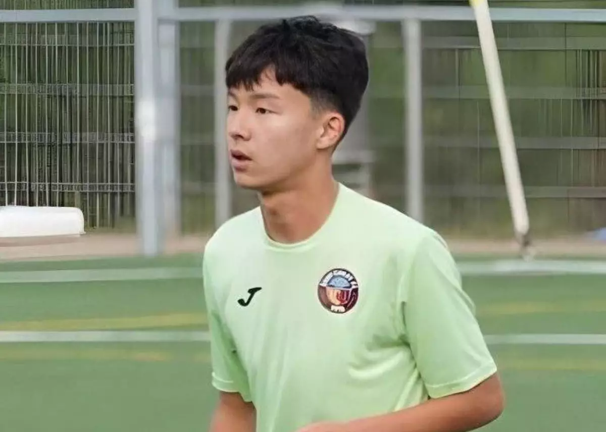 Алғаш рет 15 жастағы қазақ футболшысы “Барселона” сапында доп тебеді