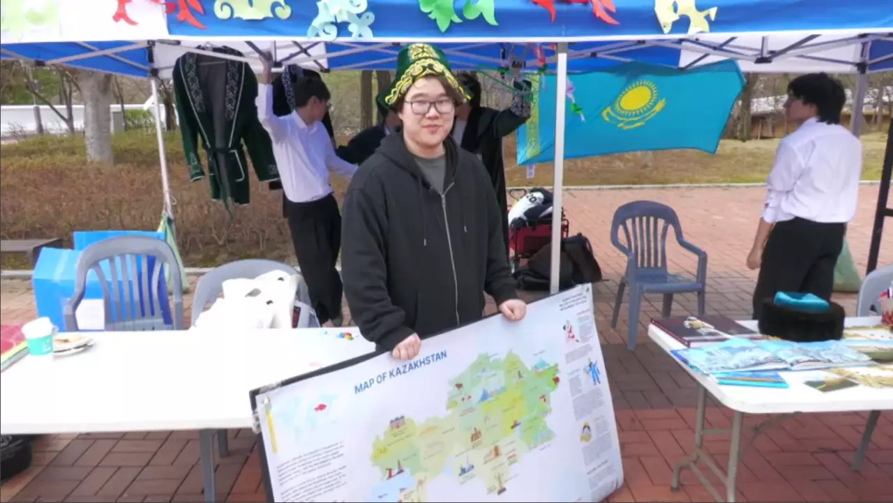 Кореядағы қазақ студенттері фестивальде өнер көрсетті