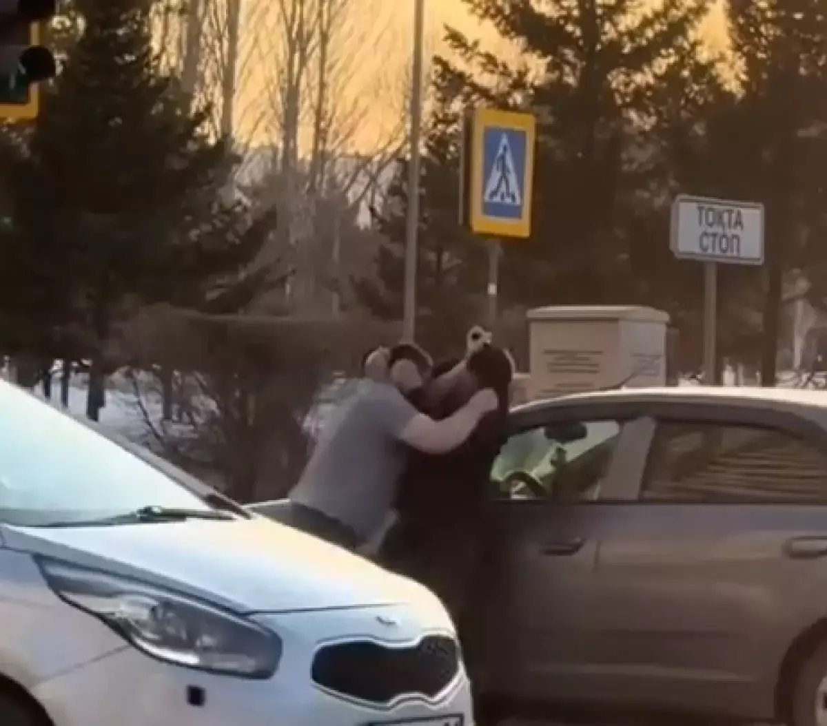 Водители устроили драку на проезжей части в Астане