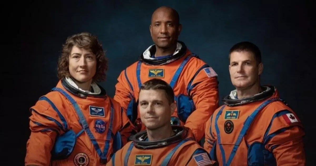  NASA жарты ғасырдан кейін Айды айналып өтетін алғашқы миссияны ұшырады 