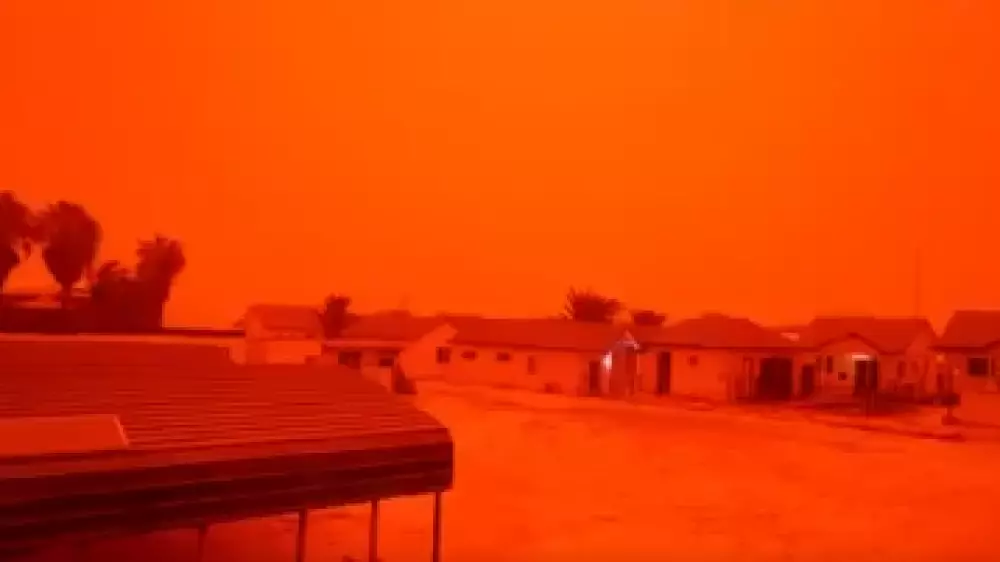 Небо стало красным: песчаная буря из Сахары накрыла Крит