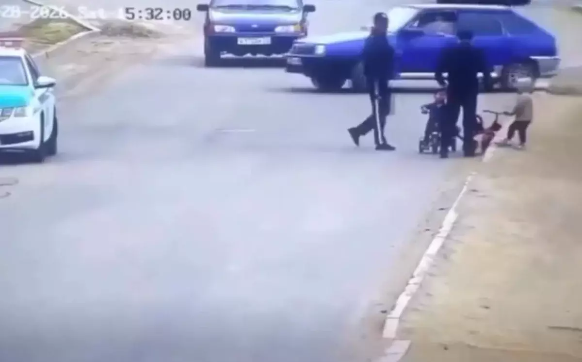 Малышей на велосипедах «задержали» полицейские в Атырауской области