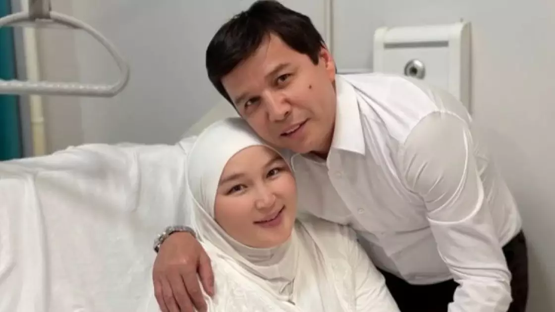 "Кім туу керек?": Абай Бегейдің қызы екінші анасын сынағандарға жауап берді 