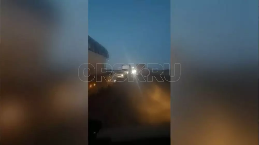 Застряли на границе: на выезде из Казахстана в Оренбуржье не протолкнуться