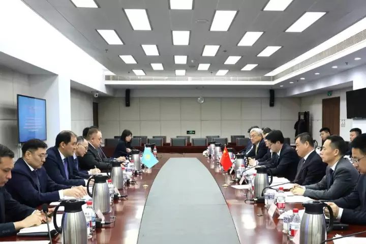 Казахстан и Китай обсудили сотрудничество в железнодорожной сфере.