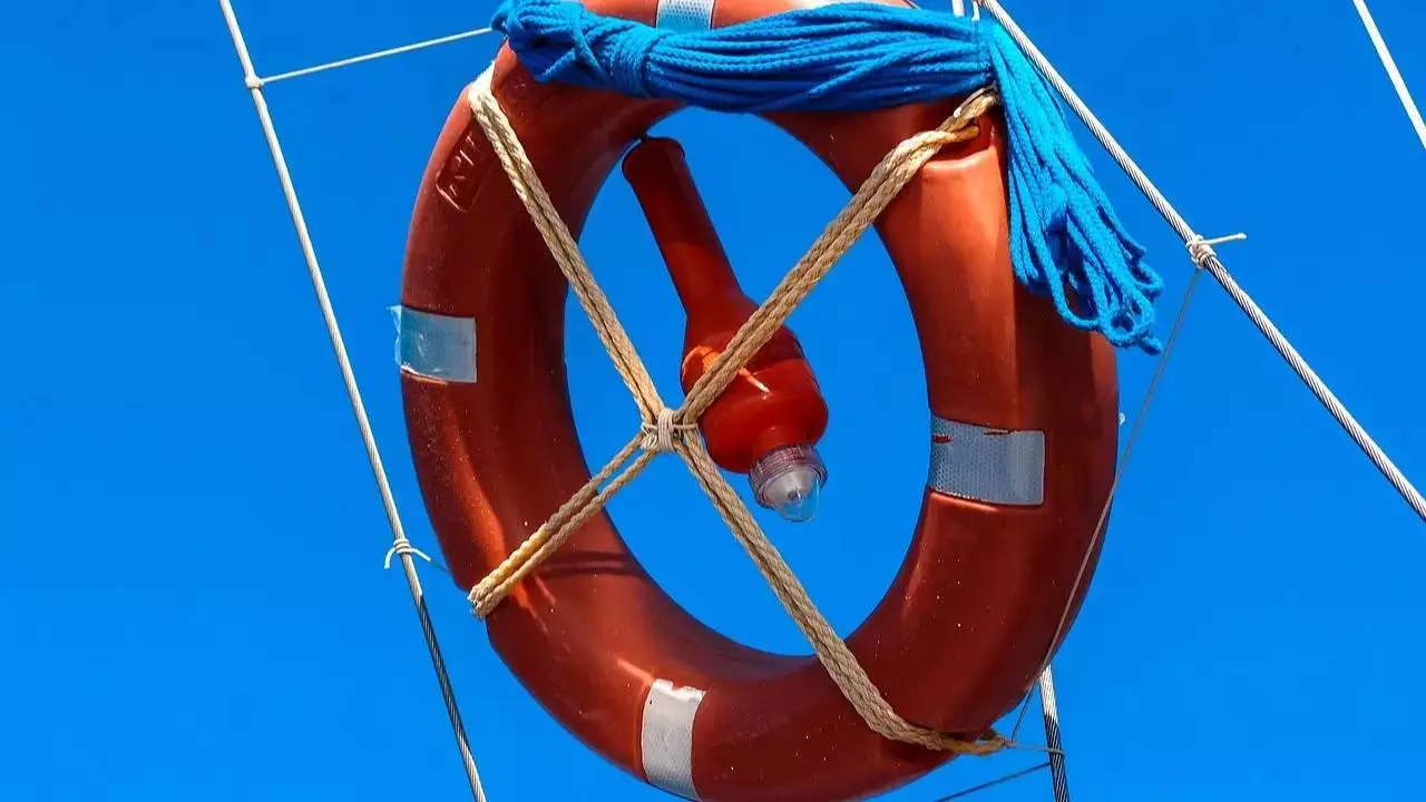 Трагедия: Италия жағалауында мигранттар жанармай буына уланып өлді