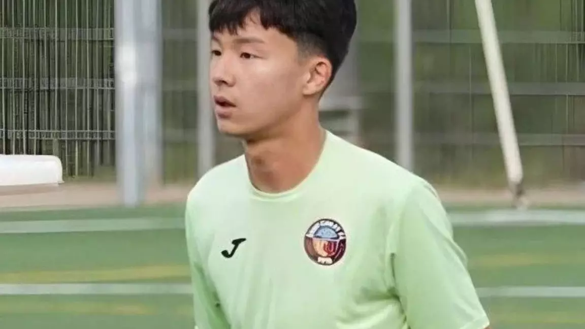 15 жастағы қазақстандық футболшы “Барселона” клубымен келісімшартқа отырды