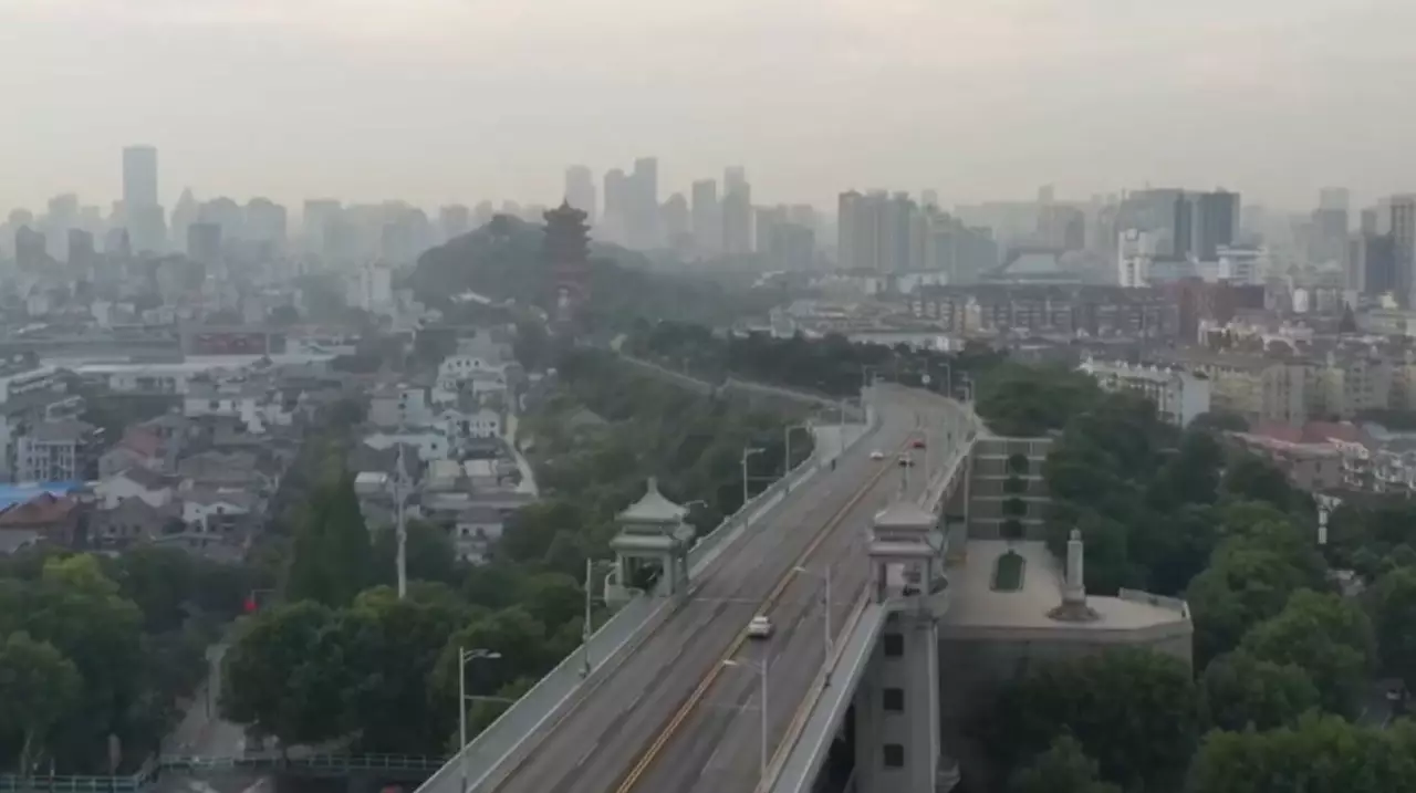 Қытайда роботаксилер жолда тұрып қалды