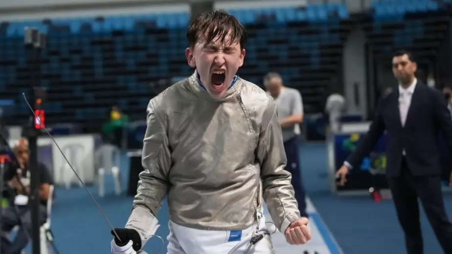 Казахстанец выиграл медаль ЧМ по фехтованию среди юниоров