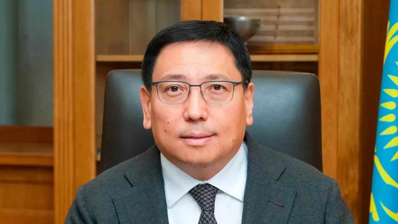 «Биліктегі салмағы төмендеді ме?»: Досаевқа қатысты жаңа шешімдер