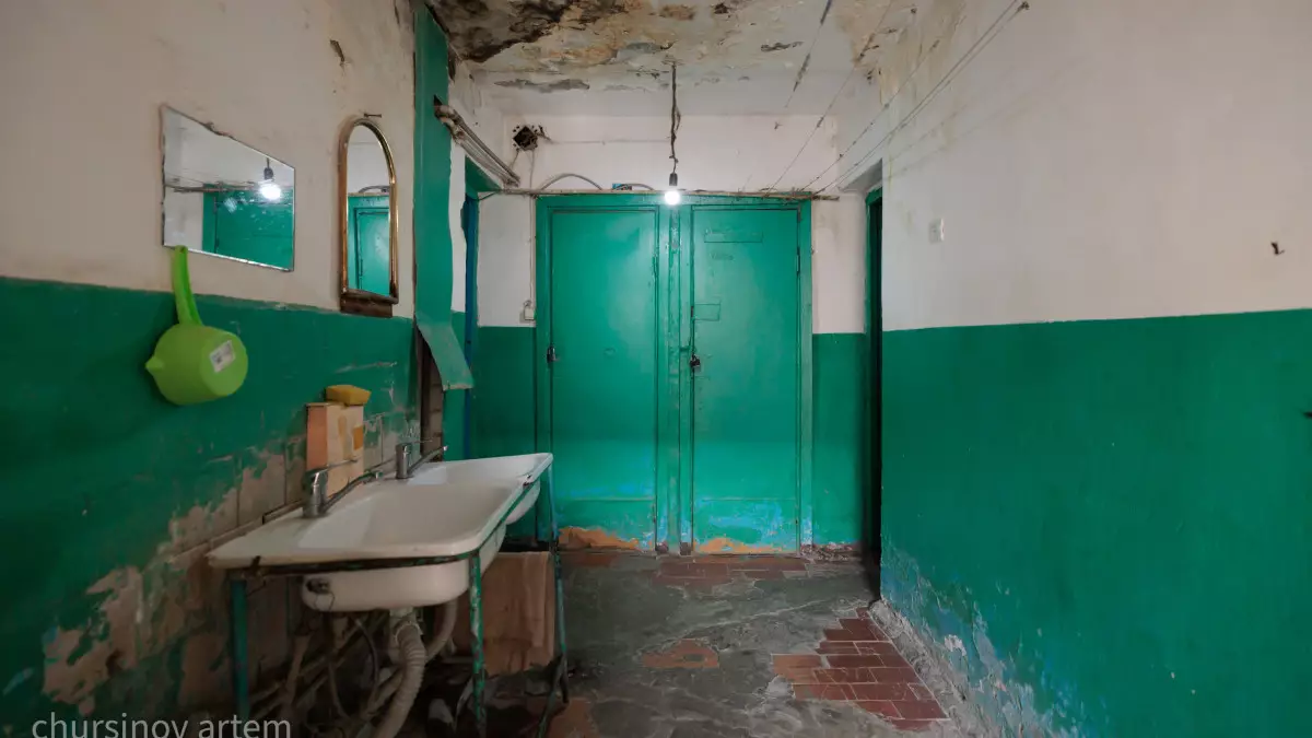 Жильцы аварийного дома в Астане с ужасом ждут пробуждения клопов после зимовки