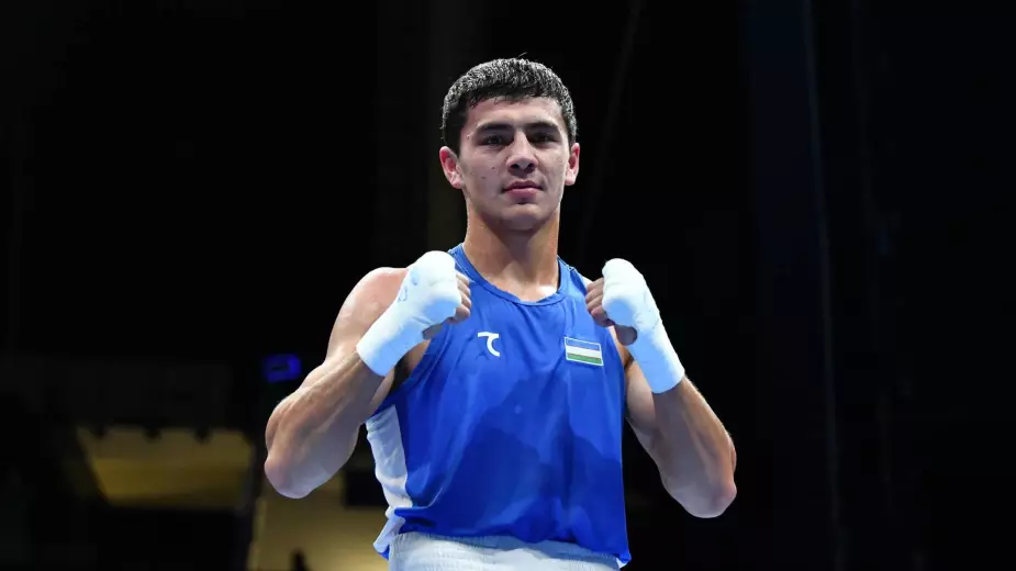 Чемпион мира из Узбекистана с разгромом вышел в 1/4 финала ЧА-2026