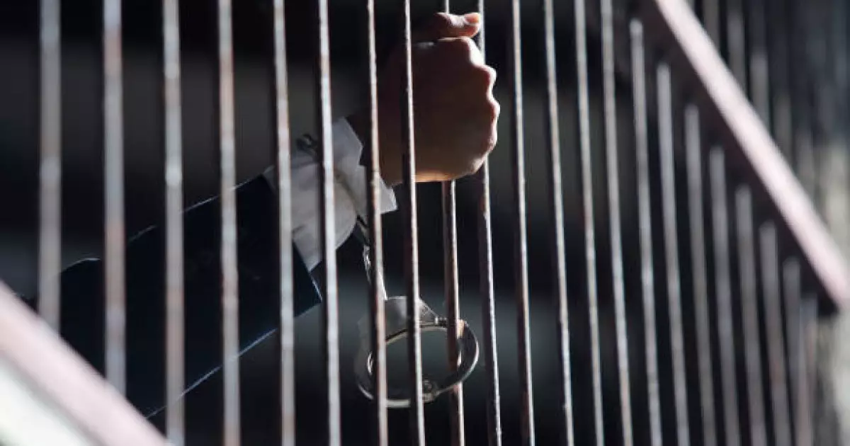   Жәрдемақыларға қатысты алаяқтық жасағаны үшін сотталған әйелдің пәтері тәркіленді   