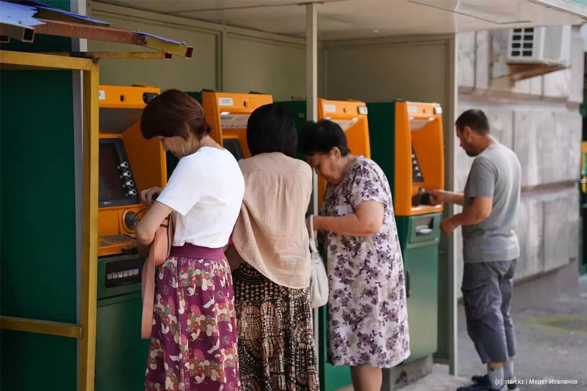 Қазақстанда зейнетақыға шығуды жасқа емес, еңбек өтіліне байланысты ету ұсынылды