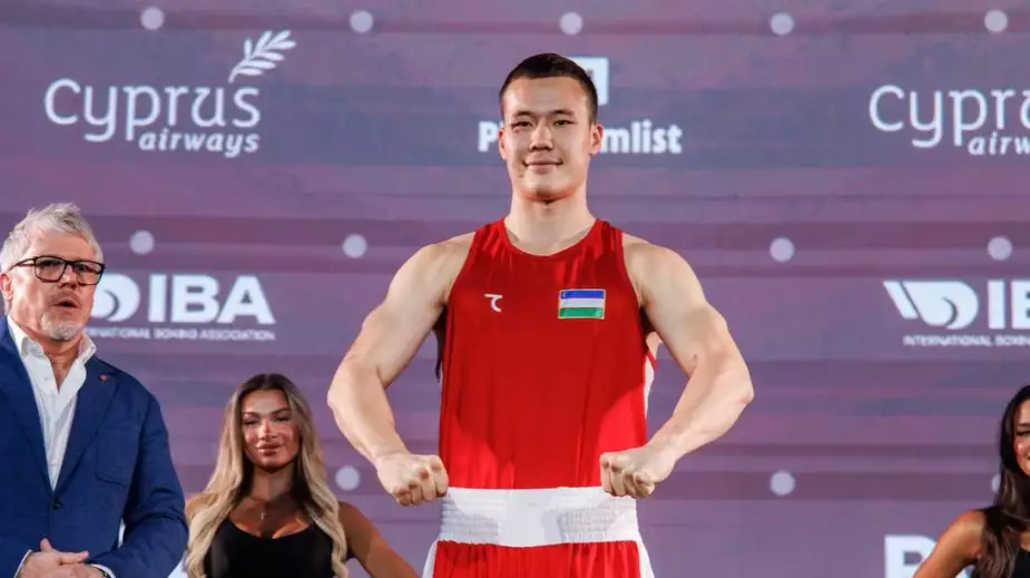 Казах из сборной Узбекистана прошел в 1/4 финала ЧА-2026 по боксу