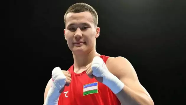 Казах из Узбекистана выиграл с нокаутом и вышел на Оралбая на ЧА-2026