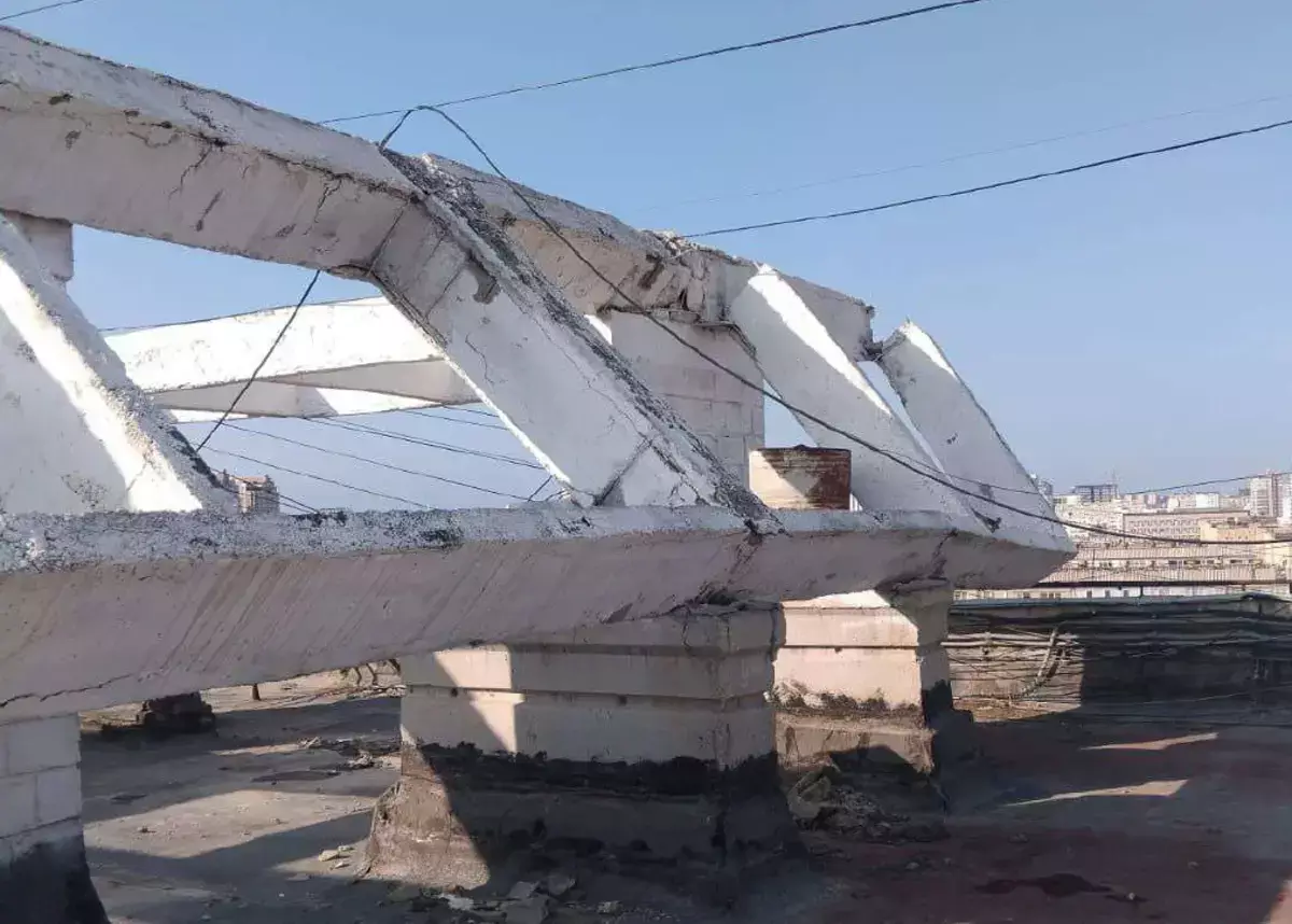 Снесите это немедленно! Когда в Актау демонтируют аварийные перголы? - новости на Lada.kz 02.04.2026