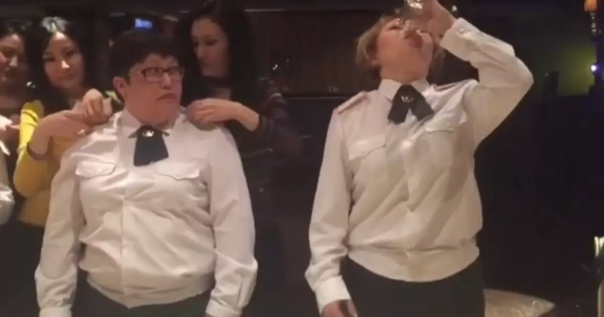  Ішімдікпен жаңа атақтарын жуған әскерилер сынға қалды 