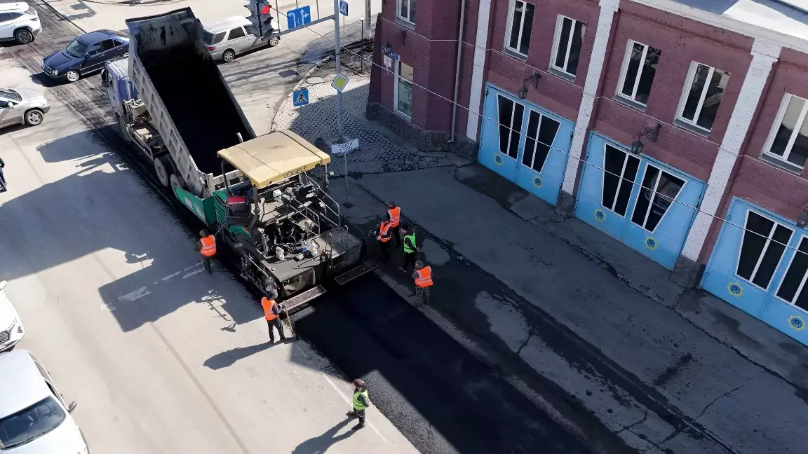 Биыл Семейде 100 көшеге асфальт төселеді