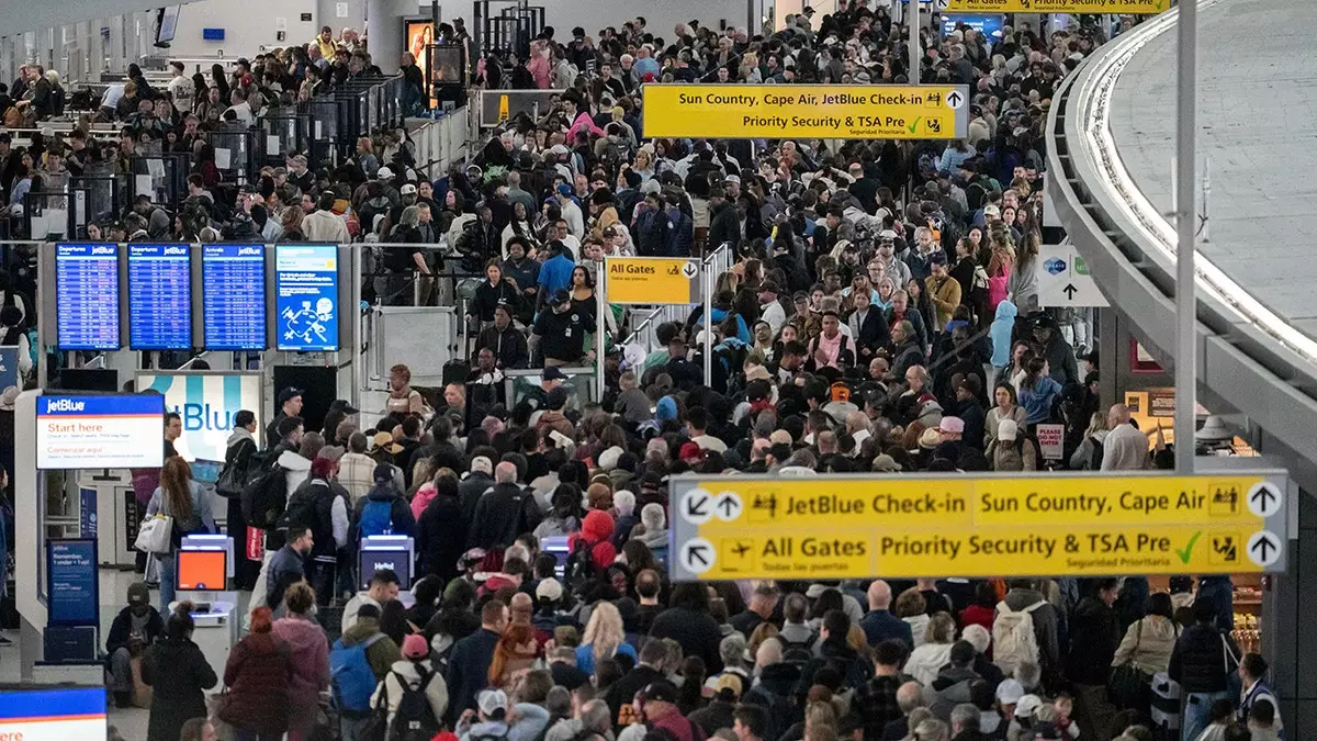 Внутрипартийные разногласия республиканцев, неудовлетворённые требования демократов и очевидная финансовая выгода: кто выигрывает и кто проигрывает от остановки работы МВБ.