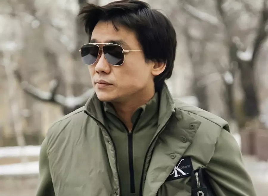 “Сахнада 40 жыл жүру керек пе?“ Қайрат Нұртастың әкесі ұлы “Халық әртісі“ атағына лайық екенін айтты