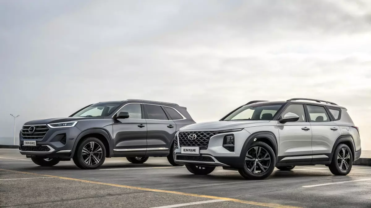 Баттл Hyundai Santa Fe и Deepal S07 - семейный кроссовер или технологичный «китаец» за полцены