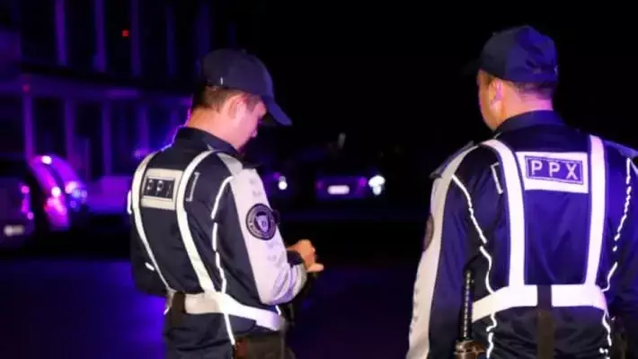 В Ташкенте пьяный водитель устроил ДТП и напал на сотрудника ППС