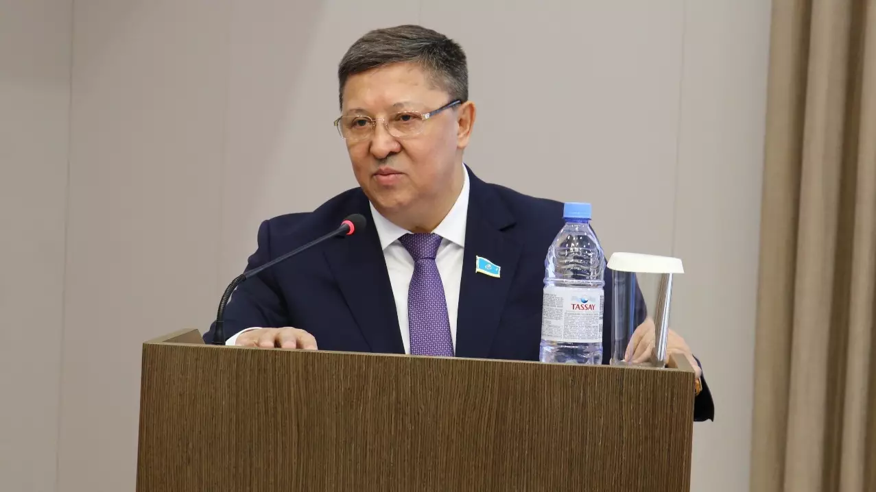 «Зейнетке жасқа байланысты емес, еңбек өтіліне қарай шығару…»: Амангелді Нұғманов ел күтпеген ұсыныс білдірді