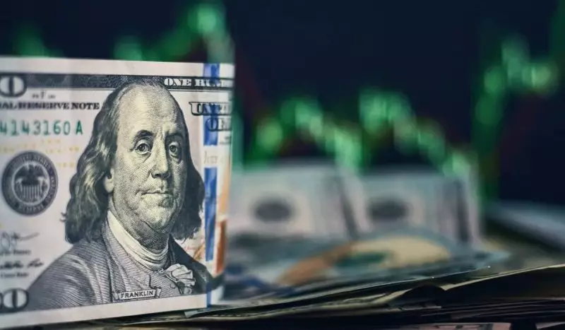 Курс доллара ускорил снижение в Казахстане