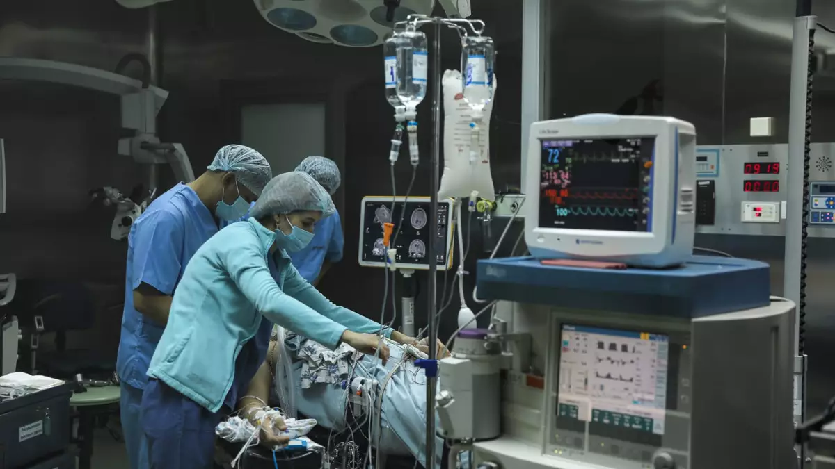 Упала с высоты 15 метров: пострадавшая на заводе в Павлодаре находится в реанимации