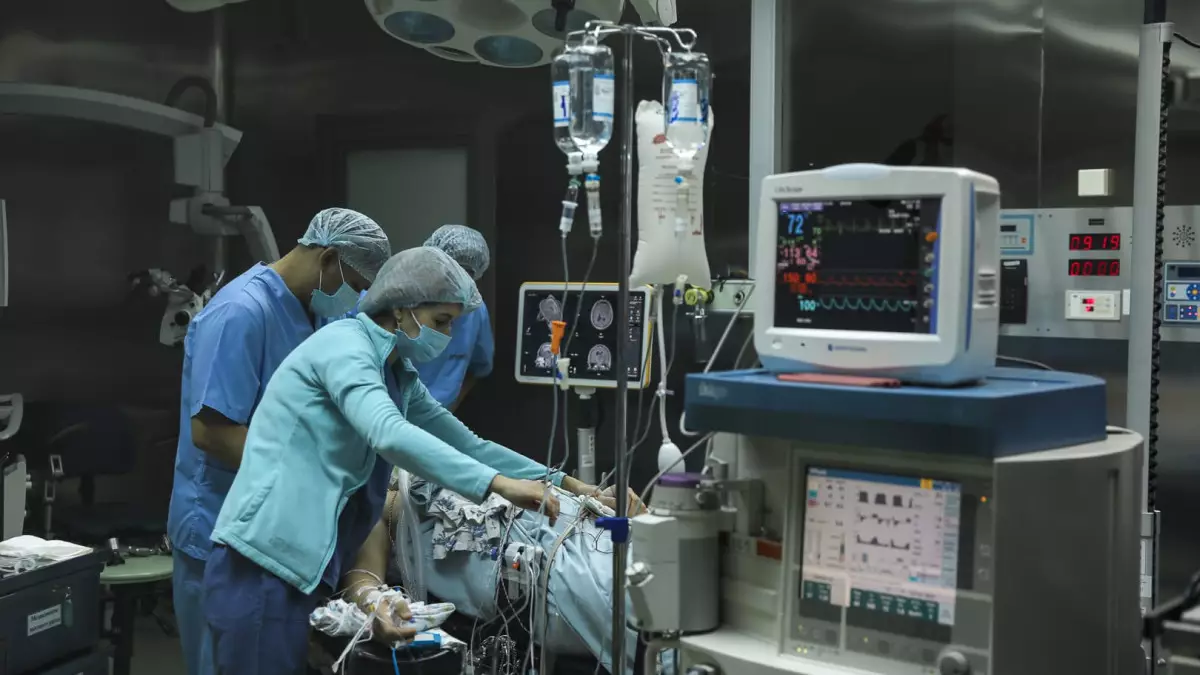 15 метр биіктіктен құлаған: Павлодар зауытында зардап шеккен келіншек жансақтау бөлімінде жатыр