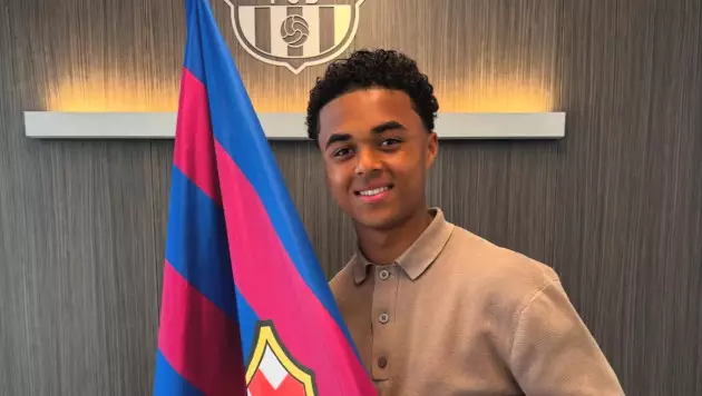 "Барселона" подписала 18-летнего сына легендарного форварда