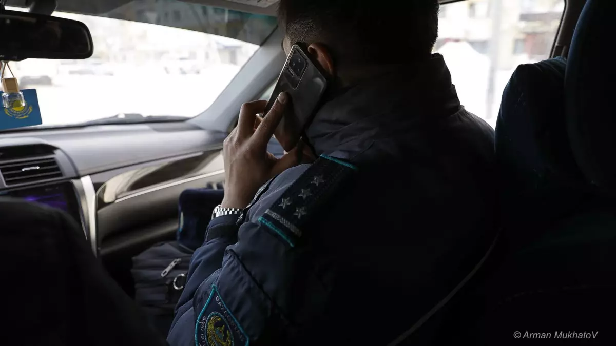 90 мың теңге: Атырауда полицейді балағаттаған әйелдің жазасы жеңілдетілді