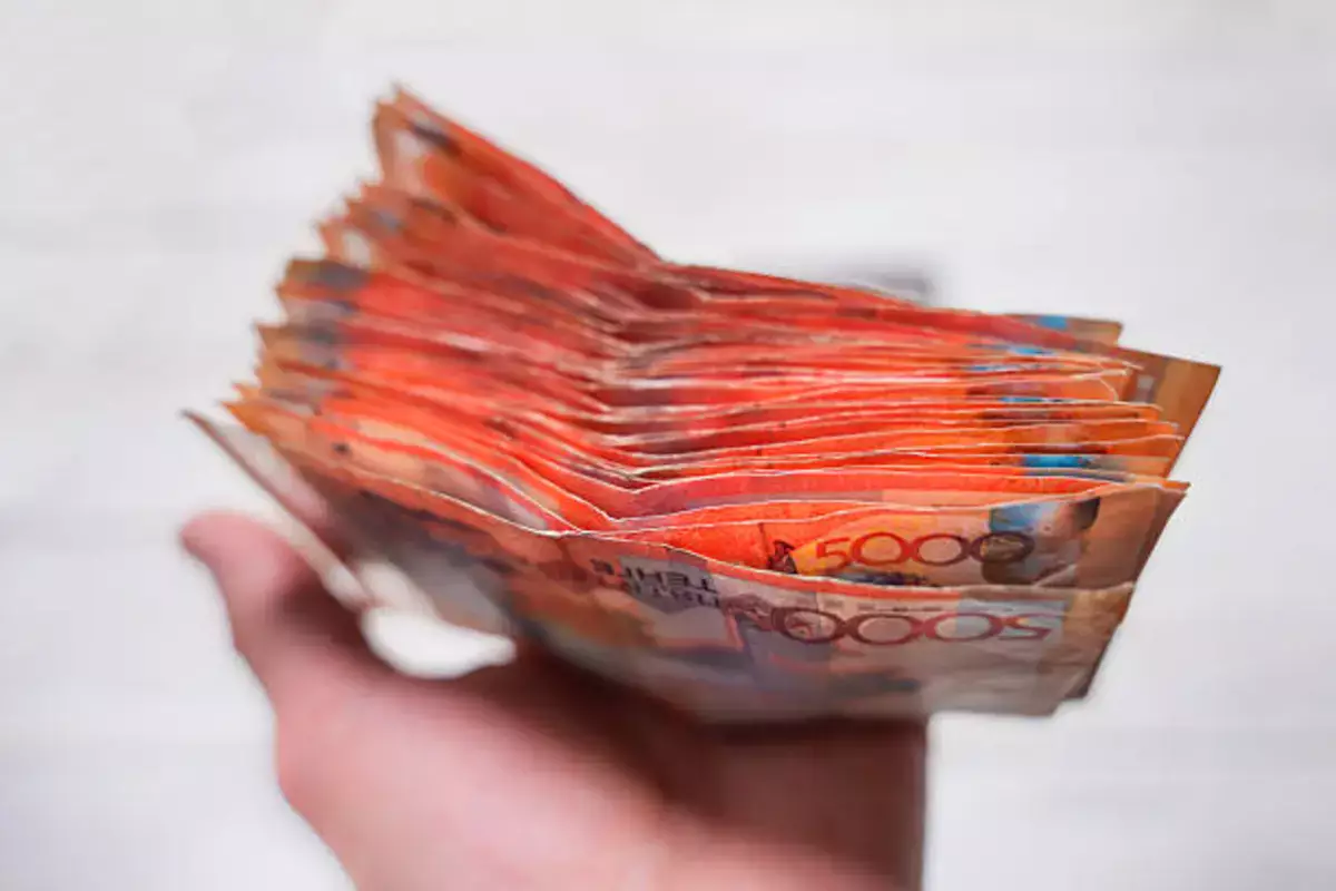 Казахстан вошел в зону налогового абсурда: сколько денег отдают сотрудники с каждой зарплаты государству - новости на Lada.kz 02.04.2026