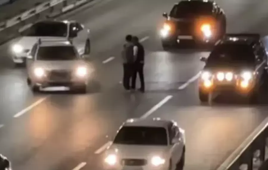 Алматыда әл-Фараби даңғылында тағы да тосын жағдай болды 