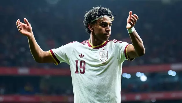 Ямалю предложили задуматься об отказе от Испании после скандала