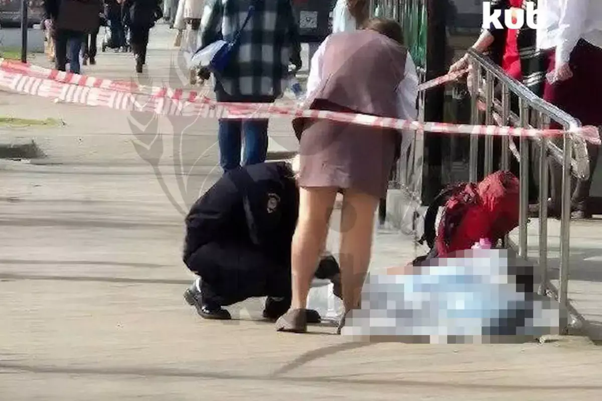 Автостопщик выпил бутылку водки на спор и умер на остановке в центре Краснодара - новости на Lada.kz 02.04.2026