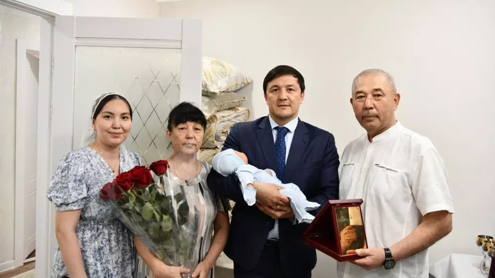 В Актобе родился 600-тысячный житель города 